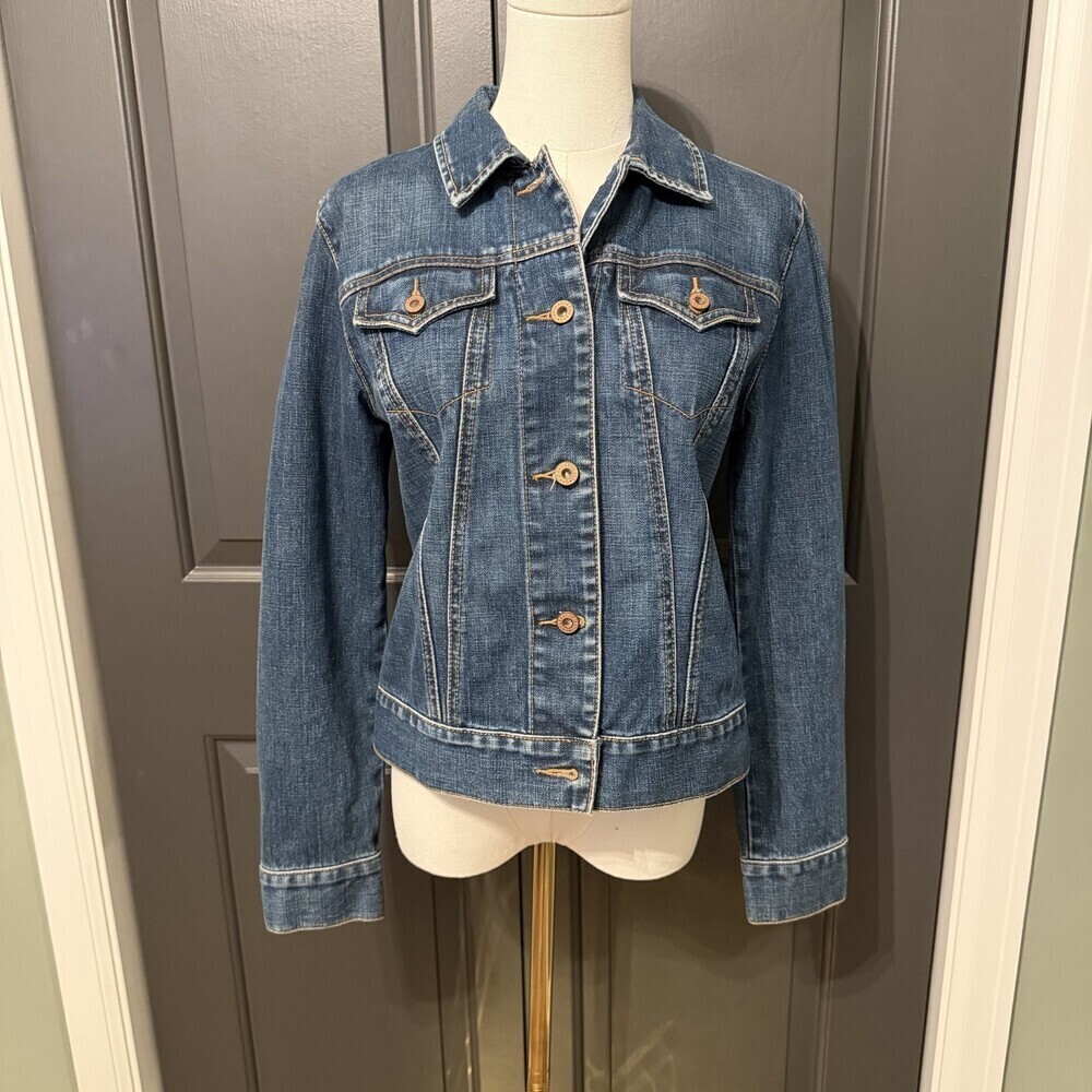 Gap Women’s M Denim Trucker Jacket Classic Flap Pockets Medium Wash Jean - Picture 2 of 9